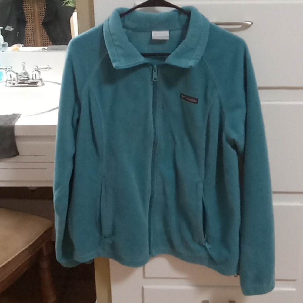 Teal colored Columbia jacket. Size: XL PLEASE CHECK OUT ALL OF THE PICTURES!